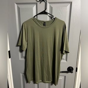 Lululemon T-Shirt